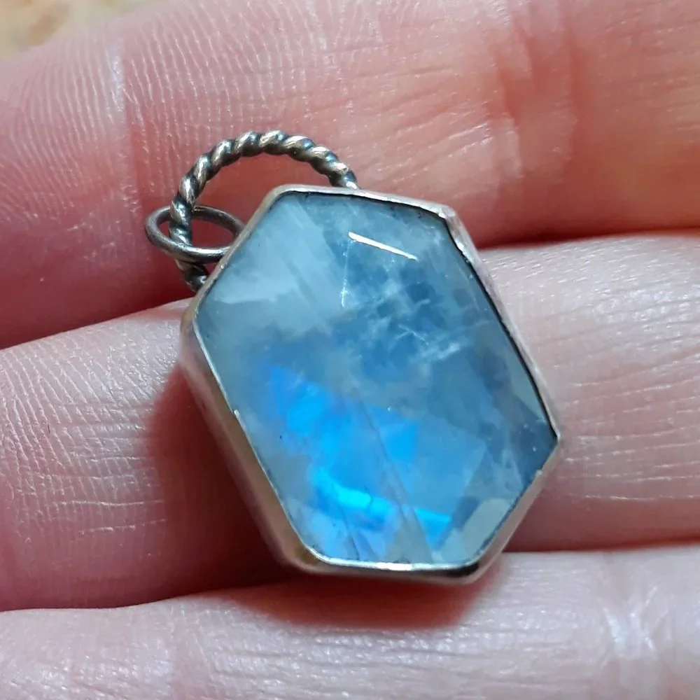 Flashy Moonstone Pendant - Picture 6 of 8